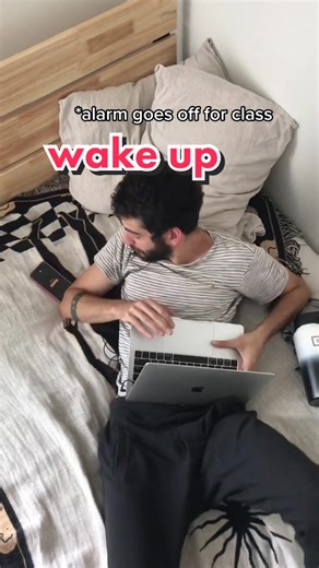 it’s either the alarm or someone screaming in vc #discord #discordserver