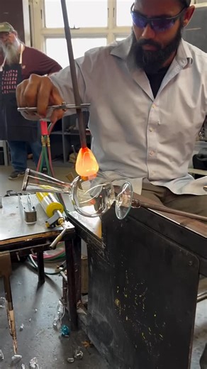 Enjoy my podcast conversation with Jason McDonald NOW on Talking Out Your Glass podcast! Subscribe or listen on Apple Podcasts, Spotify, Google Podcasts…wherever you stream! https://talkingoutyourglass.com/jason-mcdonald/ An artist, gardener, and outdoor enthusiast living in Philadelphia, Pennsylvania, McDonald began in glass at age 14 through his participation in the Hilltop Artists program in his hometown of Tacoma, Washington. Though he spent the majority of his glass career dedicated to the 