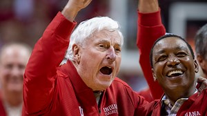 Former Indiana coach Bob Knight returns from self-imposed exile to resounding ovation