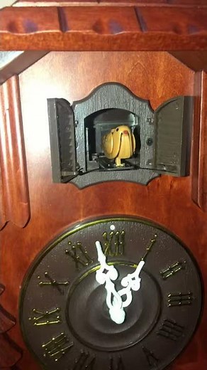 Reloj cucú de madera con pendulo y sonido