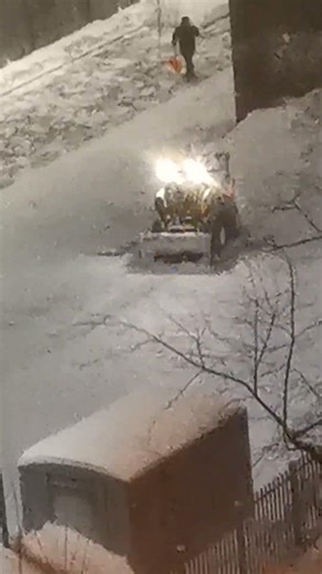 Night snow removal in Moscow. #sorts