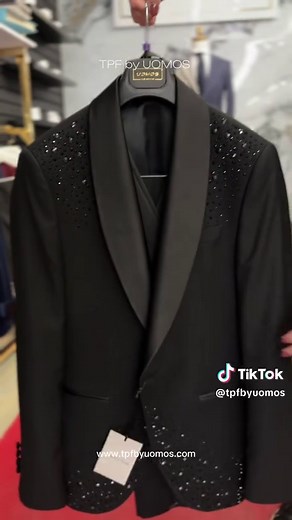 Sparkling Black Tuxedo for Prom Night Style