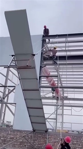 Skills for Hoisting Large-Scale Steel Structure Cladding Panels