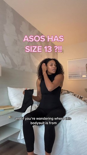 i really gave y’all the feet for FREEE. #fyp #bigfeet #tallgirls #heel...