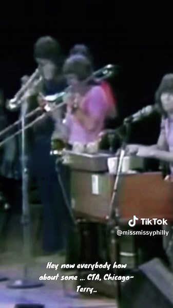 Chicago opens with this song with all their shows . Chicago, Introduction Tanglewood (1970) #cta#chicago #introduction #fyp #foryou #60smusic #60ssong #jazzrock #jazzfunk #terrykath #robertlamm #petercetera #leeloughnane #walterparazaider #jamespankow #opening #tanglewood #goat #instrumental #musicvideo #🎷 #🎺 #memories #heynoweverybody