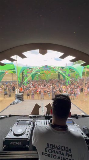 Não me aguentei, soltei um Minimal Deep Tech na rave de novo! 🏄🏽‍♀️💥 Track: @beltran - Warning ( @revival.nyc ) | Perception