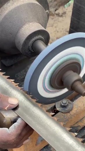 This is a process of sanding a saw blade using a fast and sharp rotary machine tool.