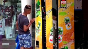 Nesse domingo tem as #CamerasEscondidas do @pgmsilviosantos Fiquem coladinhos no @sbtonline 😜 | Programa Silvio Santos