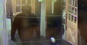 Armed robbers hold up Chester Cracker Barrel