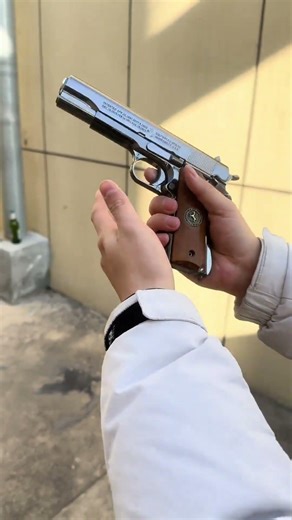 Unbelievable fun with this toy gun! Don’t miss the video. #airsoftcqb