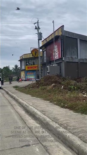 M7.4 Earthquake Sways Building in Baganga, Davao, Philippines - Oct. 10, 2025