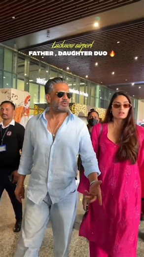 Shilpa Shetti aur Sunil Shetti mile donon airport per#shilpashetty #sunilshetty #shorts