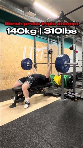 140kg Bench Triple 💥 Strong Presses #benchpress #strength