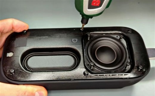 Bose Soundlink Flex 拆开看内部做工 拆解 蓝牙音箱