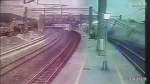 恐怖！脱線する特急台湾列車事故。 Derailed Limited Express Taiwan Train Accident - WACOCA NEWS