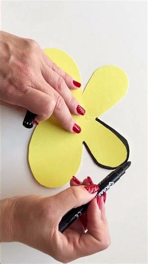 DIY Biene 🐝 Kreatives Upcycling-Sommerbasteln mit Klopapierrollen - ideal für Kita-Kinder!