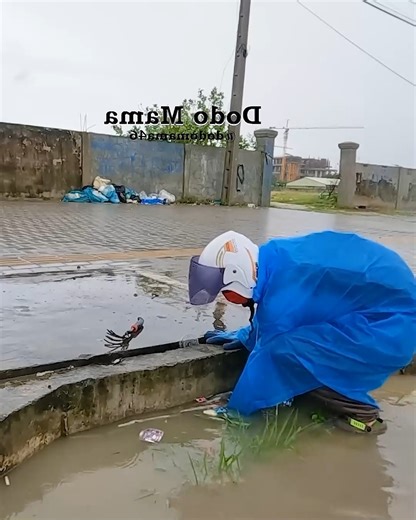 Instant Flood Release! Watch the Drain Explode with Power After Trash Removal! 💥🌊 #satisfying #cleaning #cloggeddrain #fblifestyle | DS cleaning