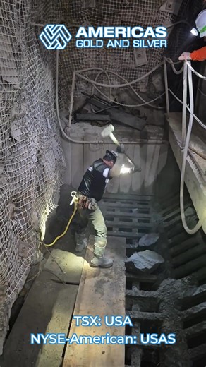 At Galena, even the best blasts can yield a few oversized ore chunks that won't fit the filter grate. Cue our hardworking #USAS miner wielding a sledgehammer like a pro, breaking them down post-blast for seamless processing. #USA Chairman & CEO Paul Huet is heard shouting support from the sidelines, and explaining what's going on. These are the resilient miners driving our turnaround every day. | Americas Gold & Silver