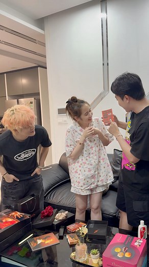 397K views · 28K reactions | Nay Gia Cát Lượng đưa hẳn một cú TRAP tới vợ chồng Lưu Bị 來 #RHYDER #TRAP #TiecChoEm | Quang Anh Rhyder | Facebook