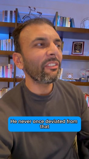 233K views · 10K reactions | Absolute cringe as Musk is asked to provide even one example of Mamdani being a "swindler" and he finally concedes that he can't. Don't let billionaire culture wars divide us. Left and right, stand united against their class war to destroy us. Welcome your support to my human rights advocacy: https://www.qasimrashid.com/subscribe | Qasim Rashid | Facebook