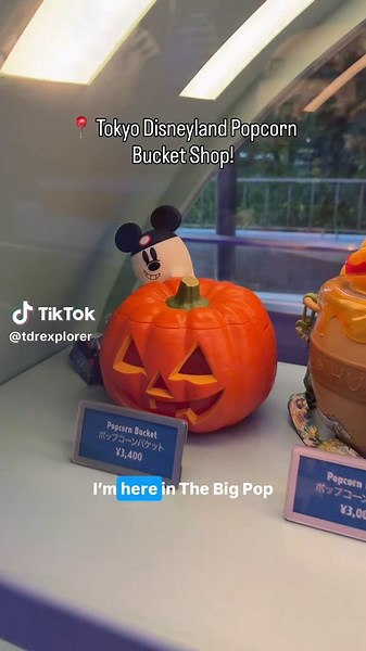 Tokyo Disneyland has a dedicated popcorn shop that carries the current Popcorn buckets! Be aware the buckets are ¥200 more compared to the popcorn wagons. These are the current buckets in September 2026. The Coco bucket is also here now, it wasn’t when I recorded this last week.