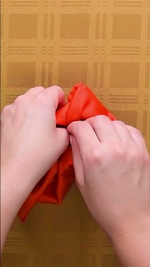 Elevate your table game this fall with this pumpkin napkin fold 🎃