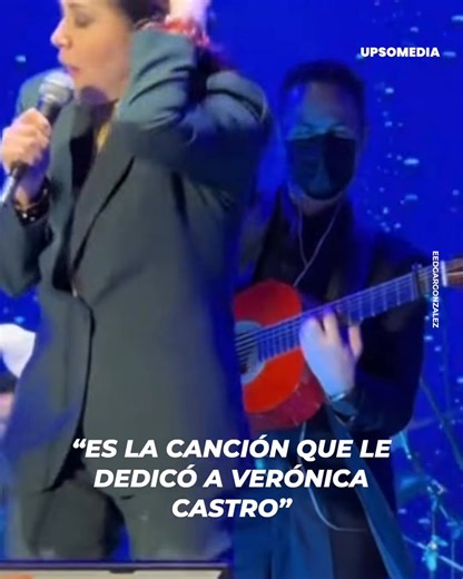 “A eso se le llama sentir la canción, profundamente” Ana Gabriel se encontraba cantando en el escenario frente a su audiencia, cuando un gesto por parte de ella llamó la atención de todos. | Estrellas