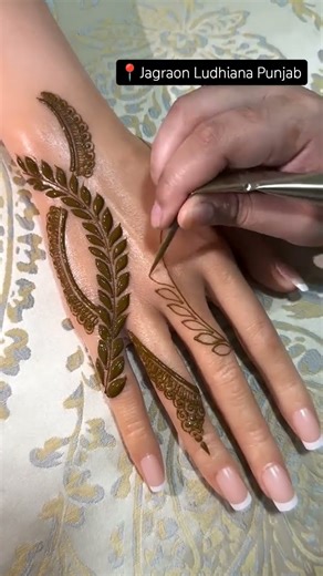 Simple & Trendy: Beautiful Leaf Henna Design 🌿✨ #henna #shortsAesthetic: Satisfying Henna Art ✍️🧡