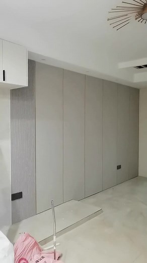 Instalación de Pared de Fondo de Espuma WPC