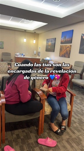 Gender Reveal Surprises with Aunts Leading the Celebration