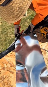 2.2M views · 10K reactions | Installing valley metal #construction #reflexion #roofing #recuerdos #parati | Chicoruizzz | Facebook