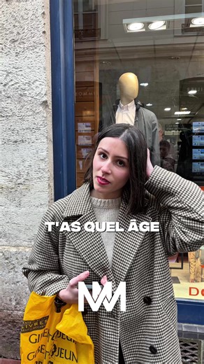 Si tu veux atteindre 1 000€ en lançant ton premier business sans copier le business d’un autre, écoute bien : Le problème n’est pas que tu n’as pas trouvé le bon business. Le problème, c’est que tu cherches à l’extérieur ce qui doit commencer à l’intérieur. On t’a appris à demander : “Quel business marche en 2026 ?” Mauvaise question. La vraie question est : “À partir de mes compétences, mon réseau, mon tempérament, mon niveau actuel… quel business est logique pour moi ?” Un business n’est pas u