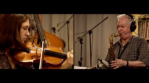 "Pure Imagination" del disco Èlia Bastida meets @Scott Hamilton (Joan Chamorro Trio) with STRING QUARTET Èlia Bastida, violin Scott Hamilton , tenor sax Seidu Joan Diallo, violin Christoph Mallinger, violin Marta Roma, cello Joan Chamorro, double bass Joan Monné, piano & arrangement Arnau Julià, drums Octubre 2021 Información sobre el disco, todos los videos, Spotify etc etc https://joanchamorro.com/album/elia-bastida-meets-scott-hamilton | JOAN CHAMORRO