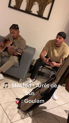 Découvrez 'Arrêt de bus' par Meiitod et Goulam