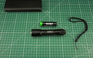 高等人类正在测试中国制造的牛逼货“纳丽德”TA30战术手电