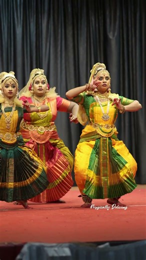 വണ്ണപാലിൽ നെഞ്ചമൂട്ടി വധിക്കാവന്ദ പൂതകി 😨😨 കൃഷ്ണ ലീല ഭരതനാട്യം