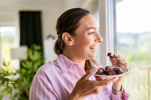 Dark Chocolate Vs. Milk Chocolate: Which Is Healthier? Dietitians Explain