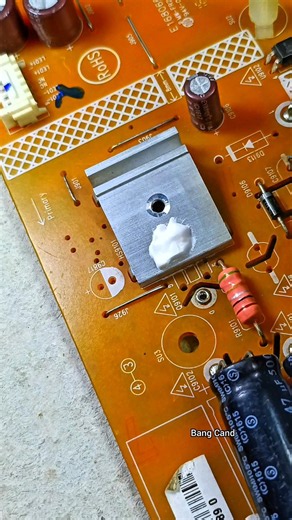 Installing a MOSFET to the heatsink on the motherboard. #mosfet #installation #motherboard #tv