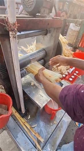 Making Sugarcane Juice by Old Machine #making_sugarcane_juice #streetfood