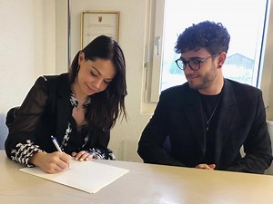 Was für ein besonderer Moment🏡❤️Jetzt gehört uns unser erstes gemeinsames Haus #unserhaus #home | Luca Hänni