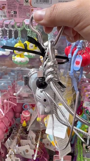 Hello kitty keychains at Miniso #hellokitty #sanrio #shopping #myminisousa #minisoambassador #kawaii