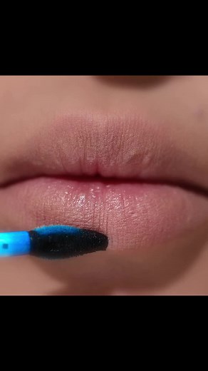 17M views · 645K reactions | blue pigment shifting lips  #lipvideo #instamakeup #beauty #youtube #morphebrushes #explorepage #makeupartist #viral #lipstick #nyxcosmetics #makeupvideo #skkn #asmr #ulta #nofilter #wakeupandmakeup #glitter #makeup #hudabeauty #explore #makeuptutorial #tiktok #lipgloss #sephora #fentybeauty #satisfying #reels #rembeauty #rarebeauty | Ashley Rosales | Facebook