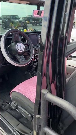 Sexy women drive Jeeps