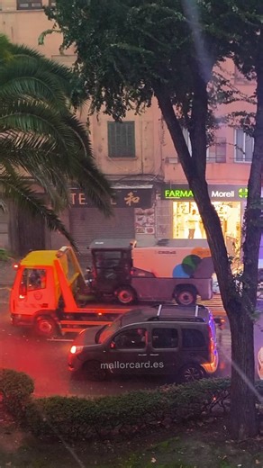 ⚡ Palma de Mallorca is flooding right now! Watch the storm live from the city center and tell us in the comments what it looks like where you are! 🌧️👇 This morning, the streets around La Seu Cathedral, Passeig del Born, and Plaça Major have turned into rivers. Torrential rain floods the old town, thunder shakes the sky, and lightning flashes above the rooftops of Palma. Locals rush for cover under arcades as water flows down the narrow cobblestone streets. Our live storm video from Palma de Ma
