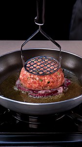 ¡Es simplemente una bomba culinaria! ¡Nunca he comido nada más rico! Ingredientes mantequilla: 100 g ajo: 5 g pimentón dulce : 2 g repollo: 1 pza sal: 3 g pimienta negra: 3 g carne picada: 1 kg cebolla verde: 20 g ajo: 7 g pimentón dulce : 3 g nuez moscada: 2 g hierbas provenzales: 2 g sal: 5 g pimienta negra: 3 g cebolla roja: 1 pza mantequilla: 100 g calabacín: 1 pza yogur: 200 g cebolla verde: 5 g eneldo: 5 g tomate frito: 20 g limón: 1 pza Además tomates cherry: 300 g ajo: 10 g cebolla roja: