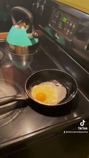 How to Professionally Flip an Egg