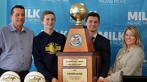 Michigan basketball offers two, including MSU guard Foster Loyer's brother, for 2022