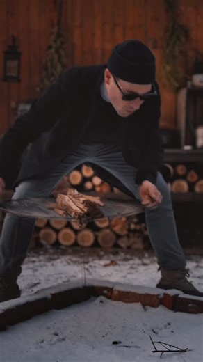 Nils Jorra on Instagram: "WERBUNG* Diese Woche stand im Garten einiges an und ich musste früh starten. Gut, dass der Kaffeevollautomat von KitchenAid schon am Start war. Ein frisch gebrühter Cappuccino in der Hand, das Feuer knistert, und dazu ein winterliches Porridge über der Glut gekocht – besser kann ein Tag kaum beginnen. Das Rezept für den Cappuccino steckt in der Maschine (Link in Bio), das für das Porridge findest du hier. ⬇️⬇️⬇️ Winterliches Porridge mit in Butter gebratenem Apfel-Mande