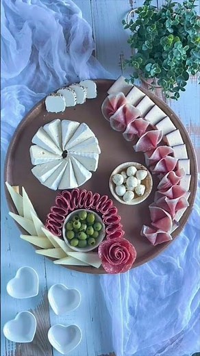 Realise ce magnifique plateau #charcuterie #fromage #apero