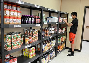 Campus food pantries fill gap for Maryland students amid SNAP uncertainty